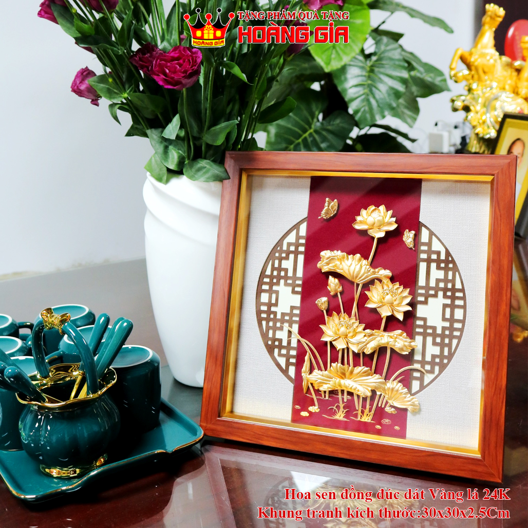 Tranh Hoa Sen Vàng 24K Nền Đỏ 30x30Cm