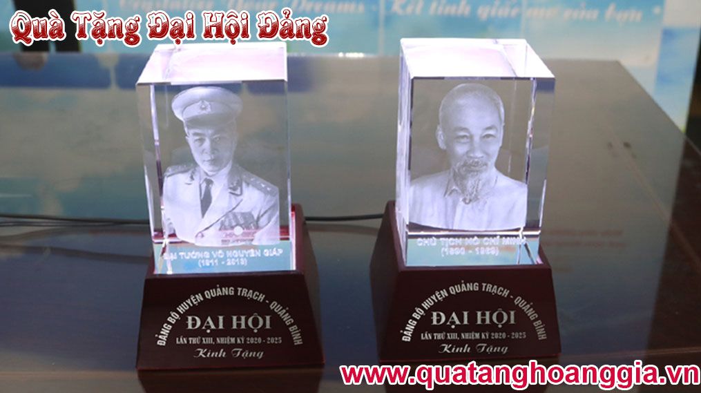 QDH93_Qua_Dai_Hoi_Dang_Bo_Pha_Le_3D_khac_anh_Bac_Ho_va_Bac_Giap_(qddh93_qua_tang_Dai_hoi_Dang_bang_pha_le_3d_khac_hinh_bac_ho_bac_giap).jpg