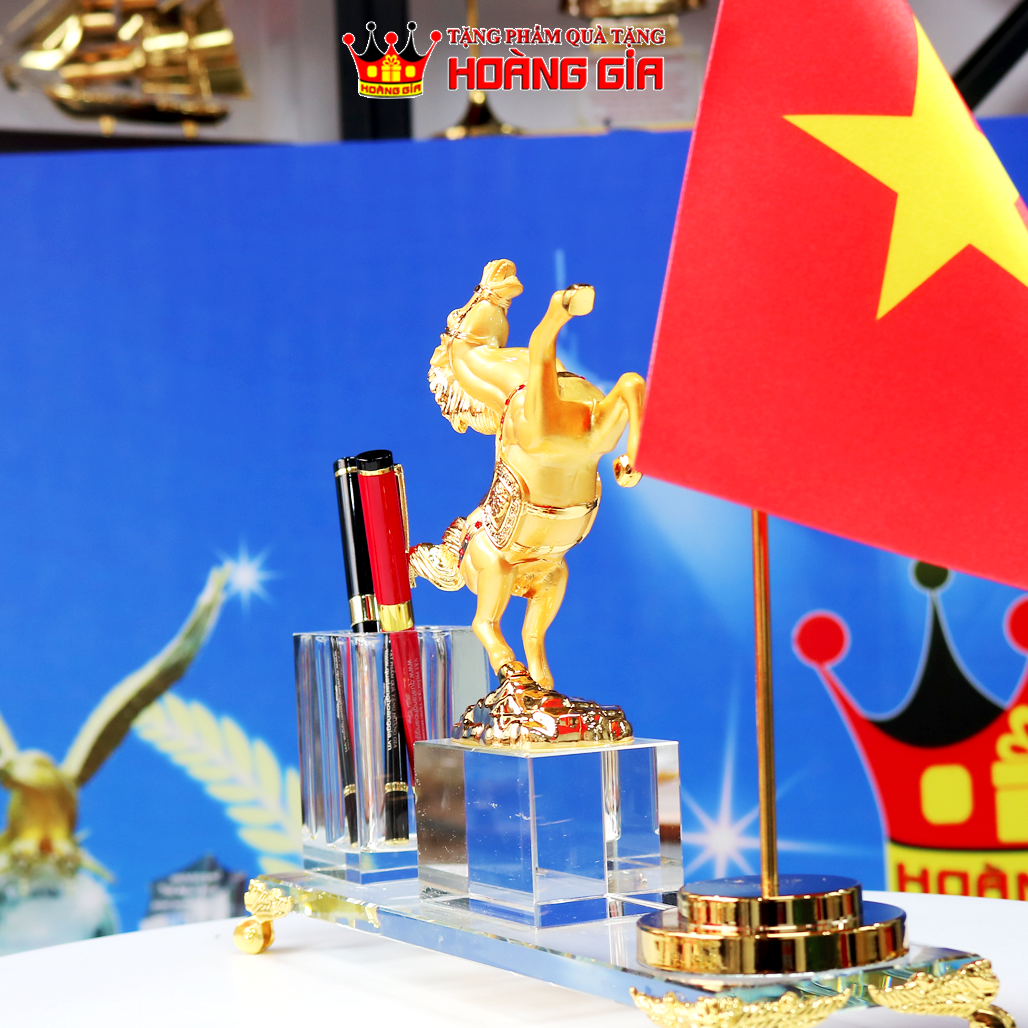 Bo-cam-but-Ma-Dao-Thanh-Cong-Co-To-Quoc-De-Ban-Lam-Viec-11.png?v=1769680313