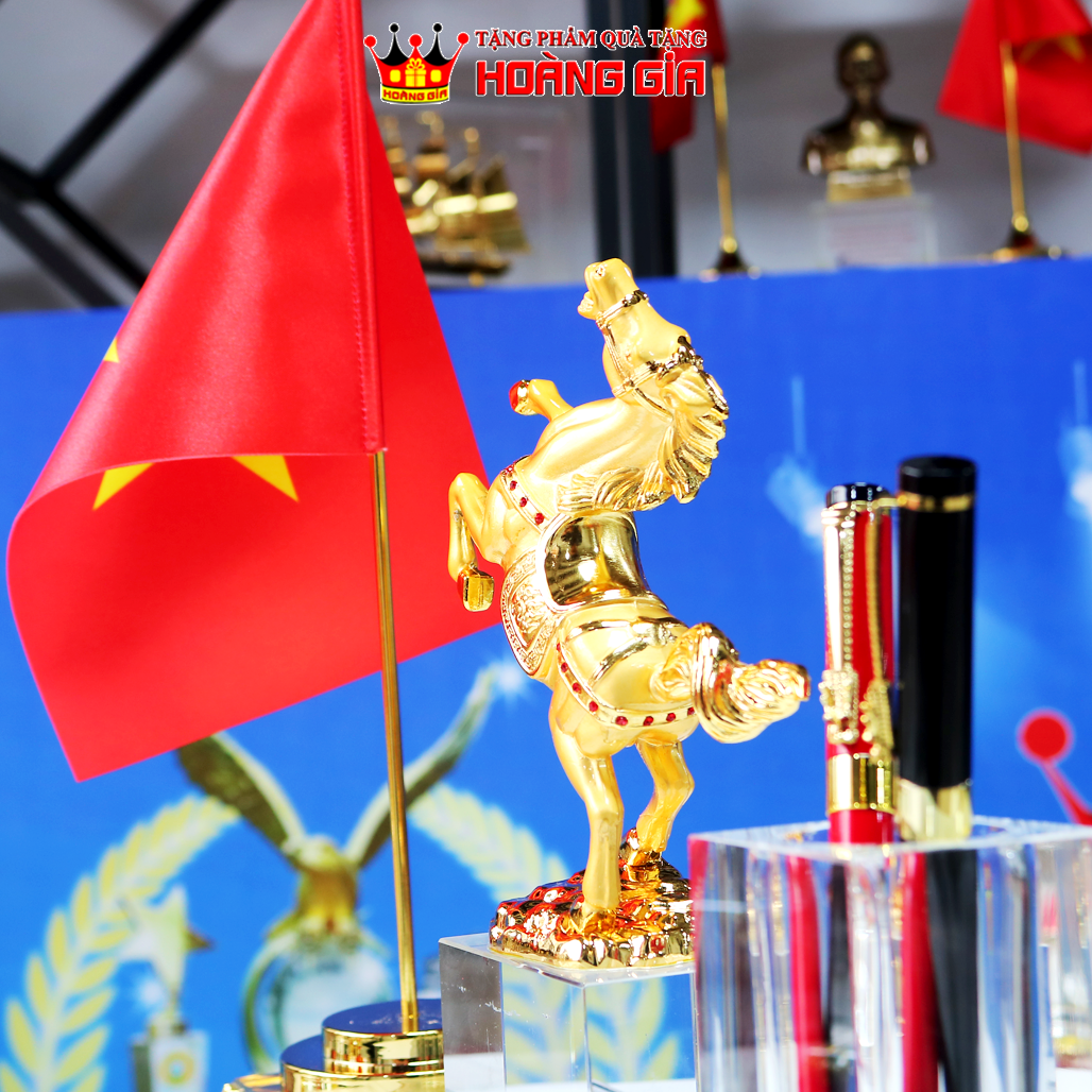 Bo-cam-but-Ma-Dao-Thanh-Cong-Co-To-Quoc-De-Ban-Lam-Viec-12.png?v=1769680361
