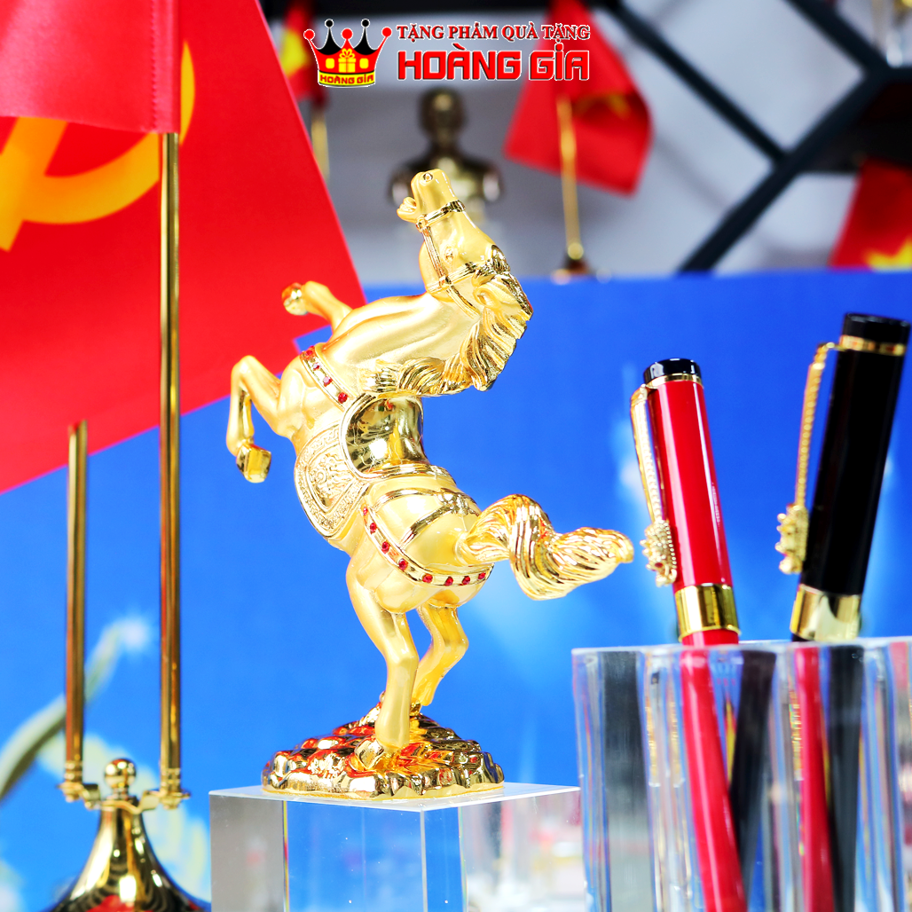 Bo-cam-but-Ma-Dao-Thanh-Cong-Ket-Hop-Co-Dang-Co-To-Quoc-De-Ban-Lam-Viec-3.png?v=1769682346