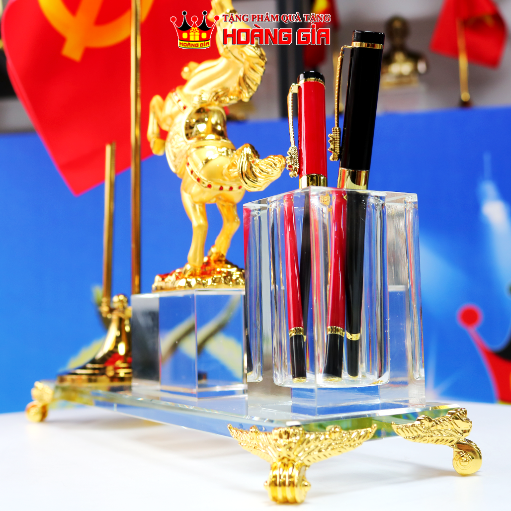 Bo-cam-but-Ma-Dao-Thanh-Cong-Ket-Hop-Co-Dang-Co-To-Quoc-De-Ban-Lam-Viec-4.png?v=1769682362