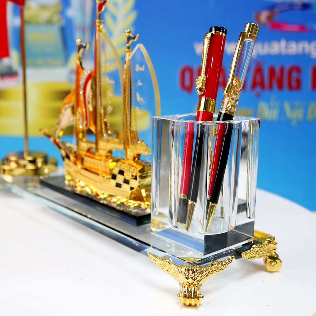 CB112C-Bieu-trung-trang-tri-de-ban-hinh-thuyen-buom_Thuyền cờ 2-1.png