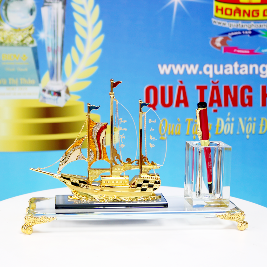CB114C-Bieu-trung-trang-tri-de-ban-hinh-thuyen-buom-jpg_Thuyền.png