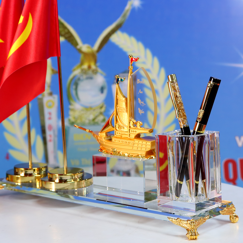 Cam-but-pha-le-thuyen-buom-Co-Dang-Co-To-Quoc-TB48B.png?v=1774864696