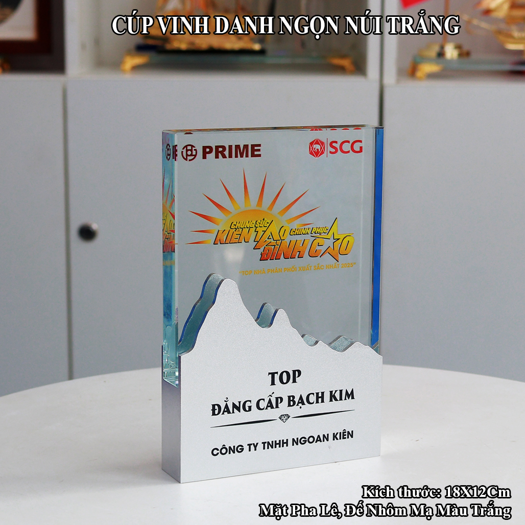 Cúp Vinh Danh Ngọn Núi Mặt Pha Lê Đế Nhôm Mạ Màu Trắng.jpg