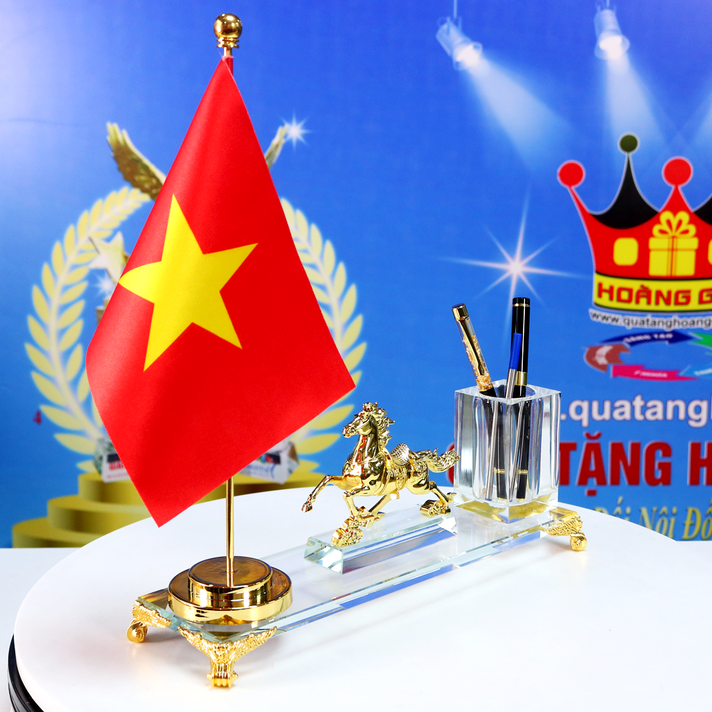 MD55-Bo-Cam-But-Ngua-Vang-Phong-Thuy-Co-To-Quoc-De-Ban-5.png?v=1773650898