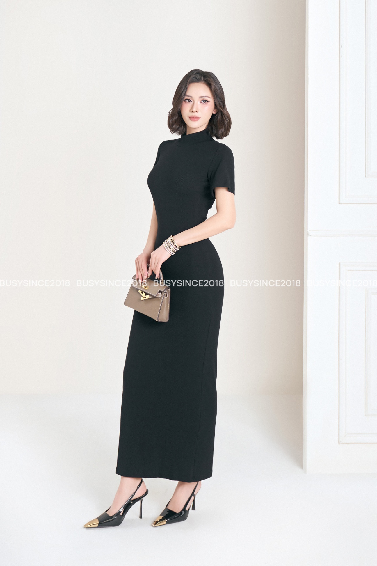 VÁY NGẮN TAY MAXI CỔ BO