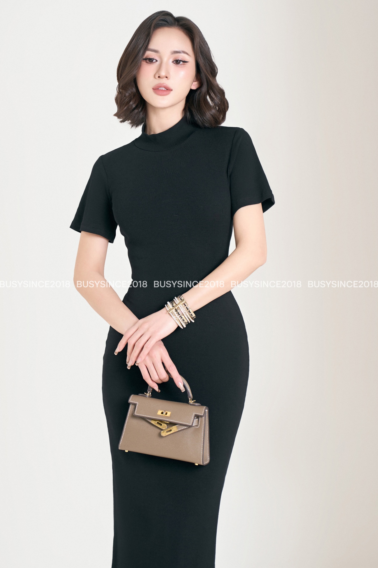 VÁY NGẮN TAY MAXI CỔ BO