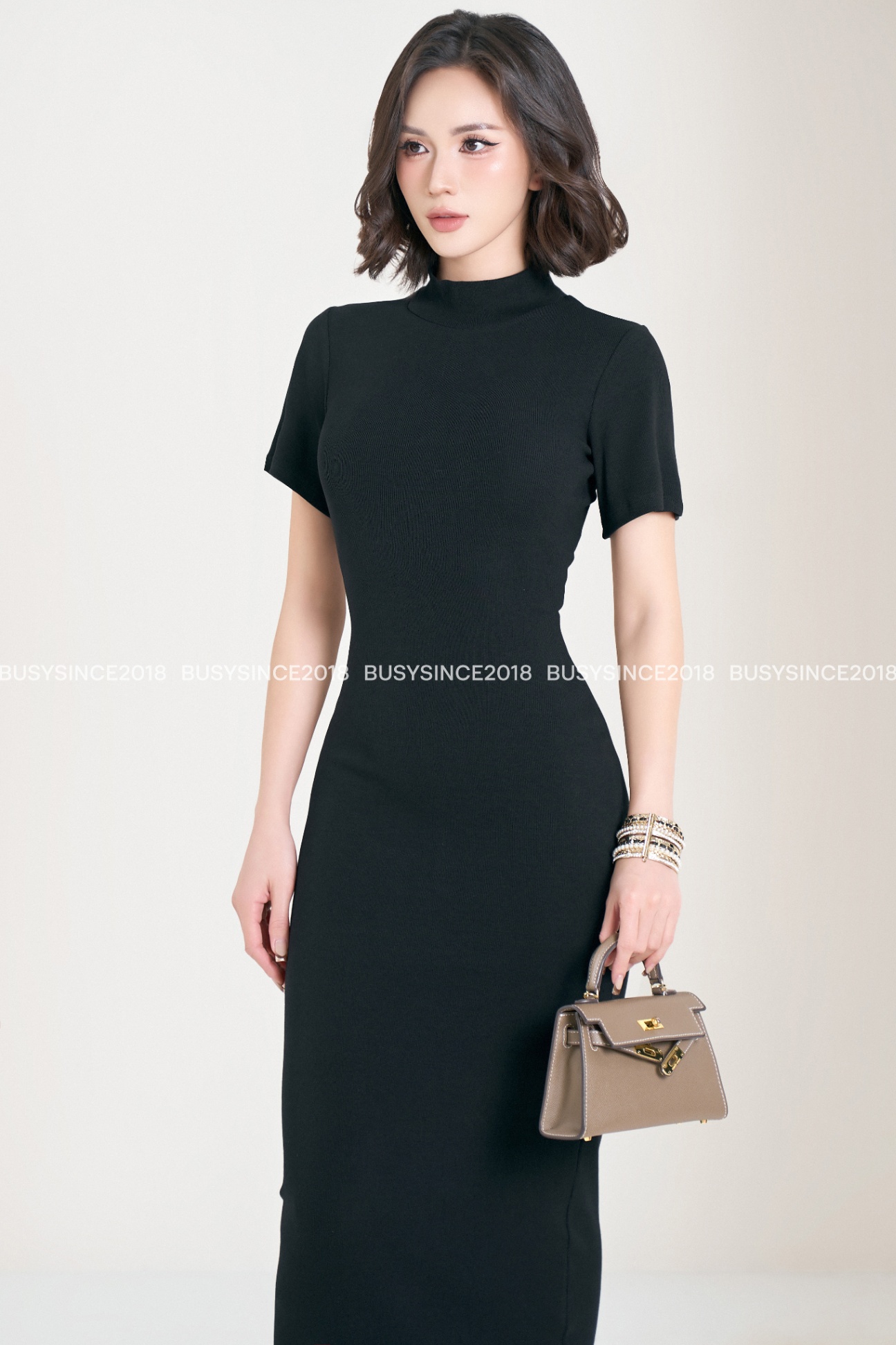VÁY NGẮN TAY MAXI CỔ BO