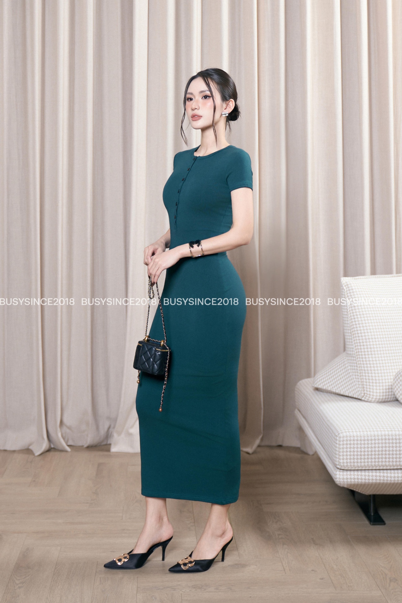 Váy Ngắn Tay Cổ Trụ VNT14