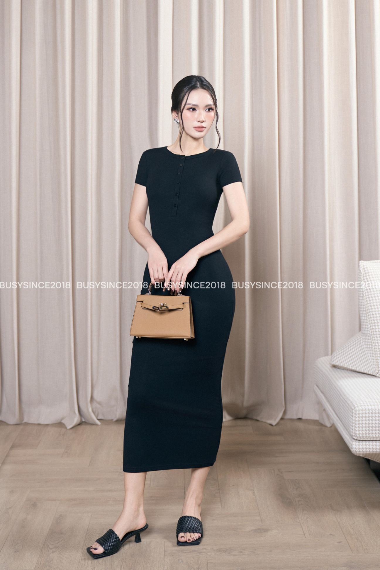 Váy Ngắn Tay Cổ Trụ VNT14