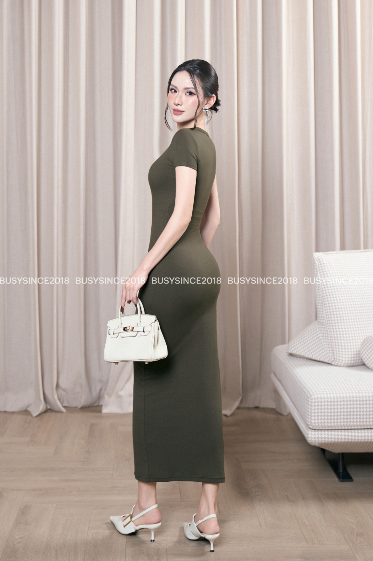 Váy Ngắn Tay Cổ Trụ VNT14