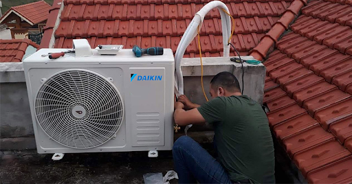 Lỗi E7 điều hòa Daikin do đứt dây nối