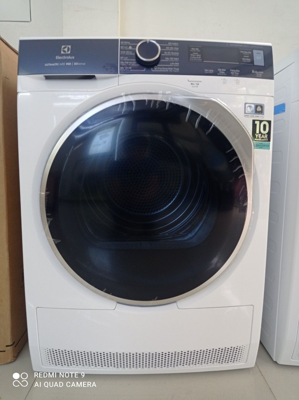 Máy sấy quần áo Electrolux 9kg EDH903R9WB