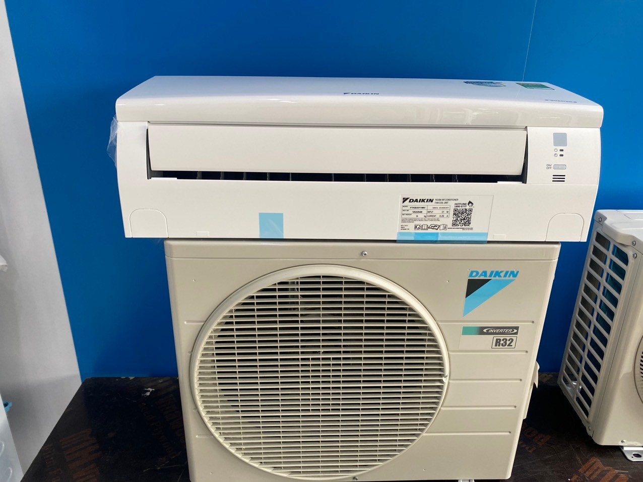 Điều hòa Daikin 1 chiều Inverter 12000 Btu FTKB35YVMV