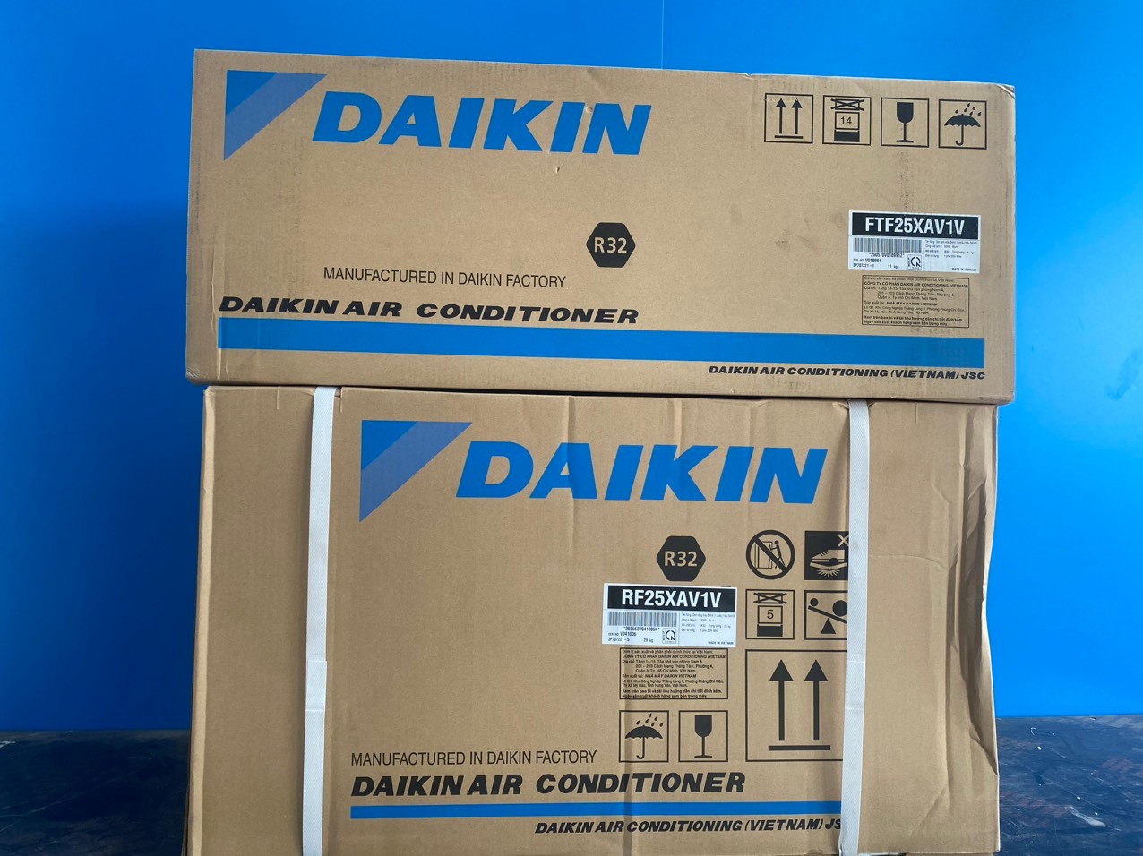 Điều hòa Daikin 9000 BTU FTF25XAV1V