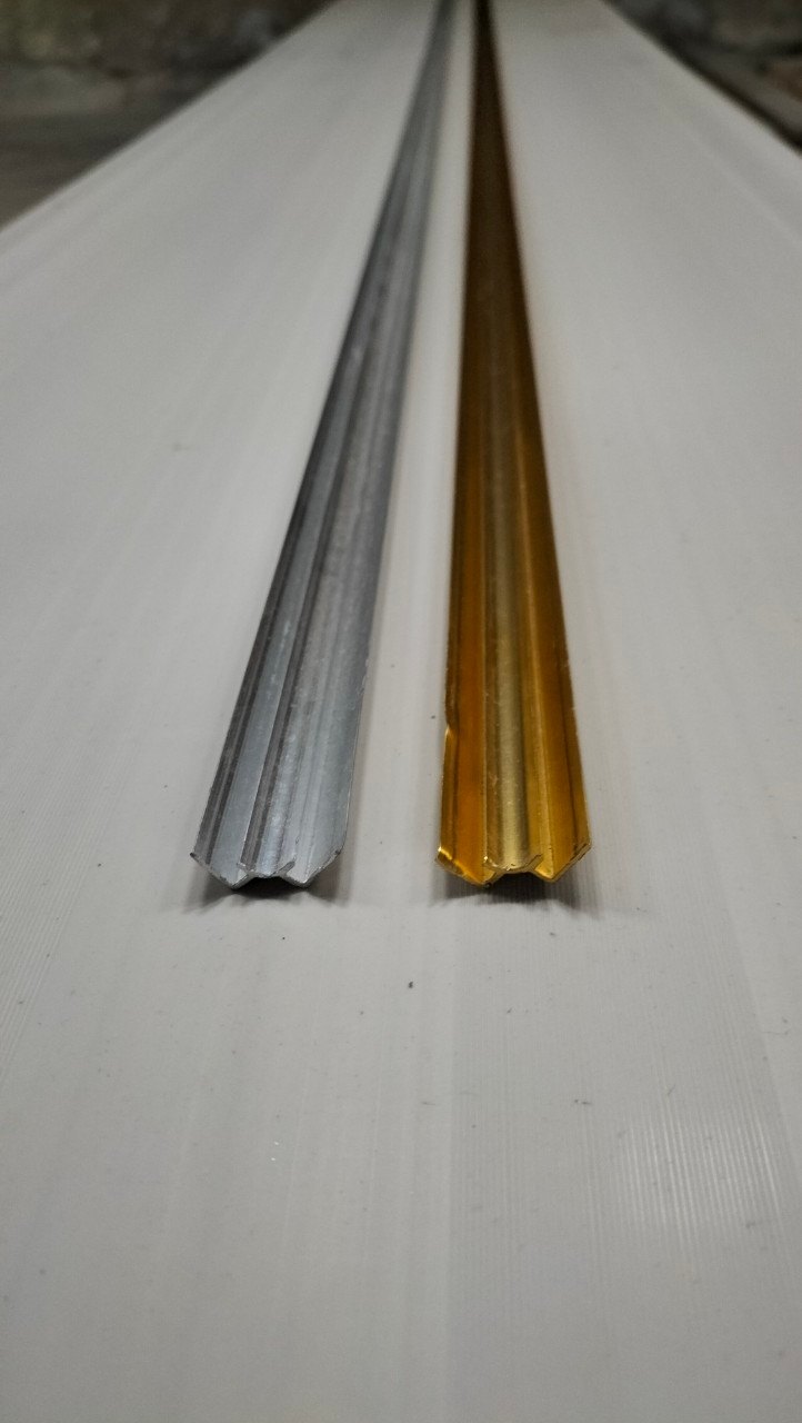 Nẹp góc trong pvc màu bạc