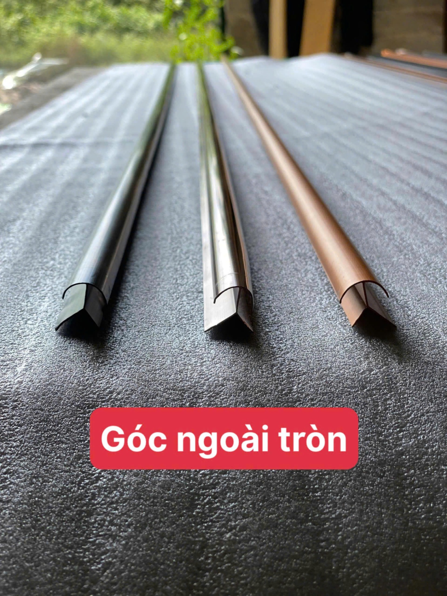 GÓC NGOÀI TRÒN SÂM- PANH