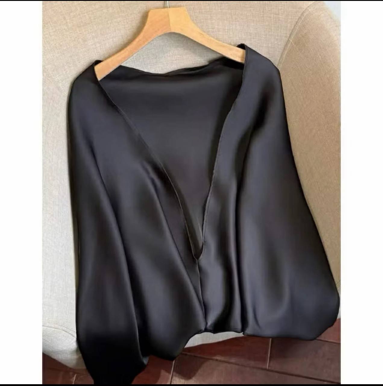 Áo khoác lụa dài tay