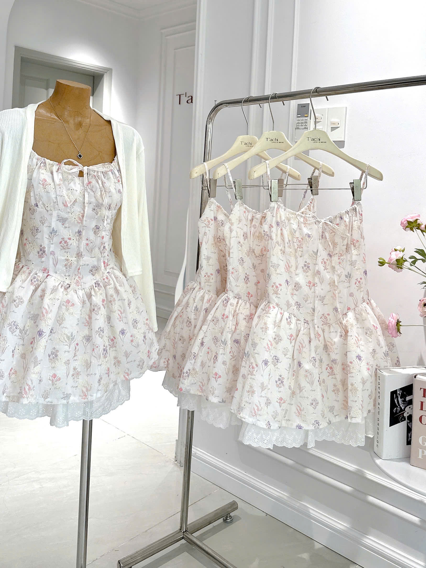 SET ĐẦM HOA 2S VIỀN REN KÈM KHOÁC CROP TRẮNG 165 TN3227
