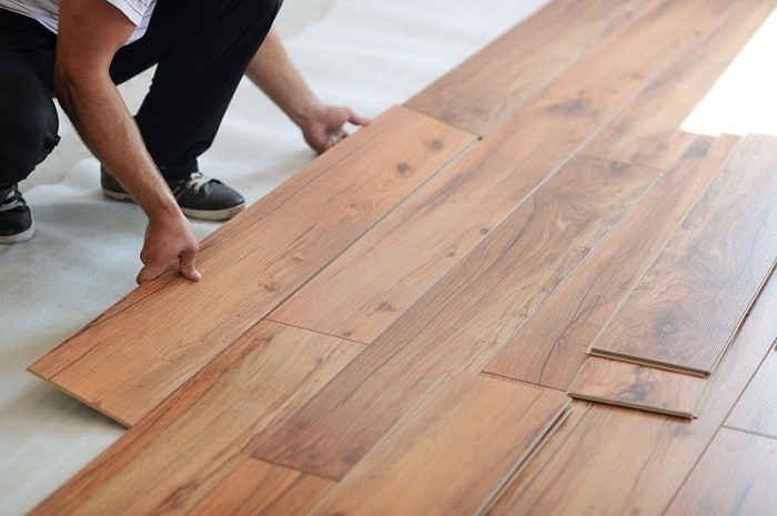 Cách lắp sàn nhựa giả gỗ phổ biến nhất hiện nay [Hướng dẫn]