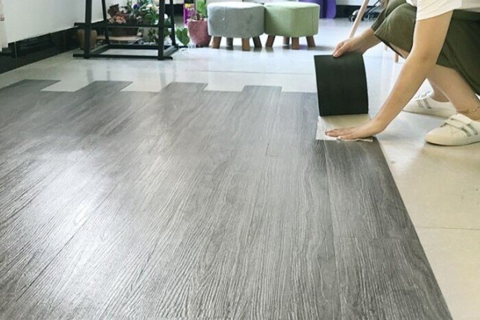 Có nên dùng sàn nhựa gỗ dán keo không? [Giáp đáp từ các chuyên gia]