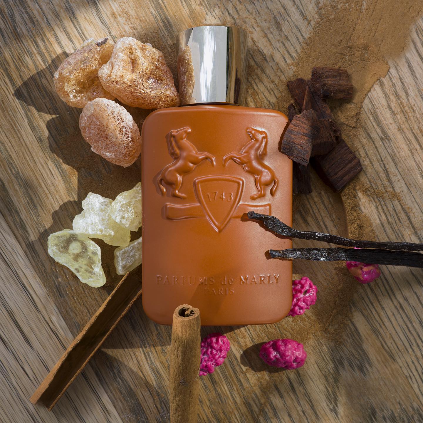 PARFUMS-DE-MARLY-PHONG-VI-MUA-LE-HOI-TRONG-TUNG-SANG-TAO-MUI-HUONG_01.jpg