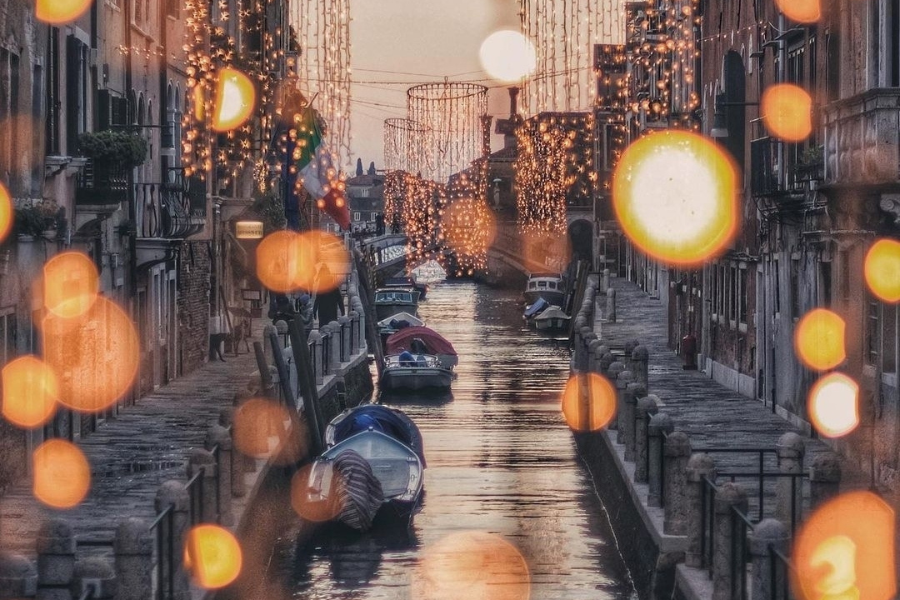 VE-DEP-LE-HOI-KHI-VENICE-THAP-SANG-MUI-HUONG-CUOI-NAM_6.png