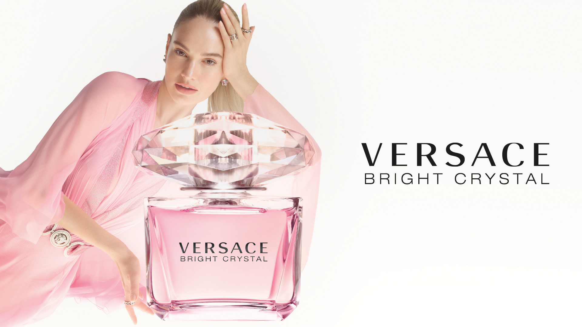 VERSACE-BRIGHT-CRYSTAL-DIEU-PHU-HOA-TRONG-TREO-CHO-MUA-HE-RUC-RO-2.png