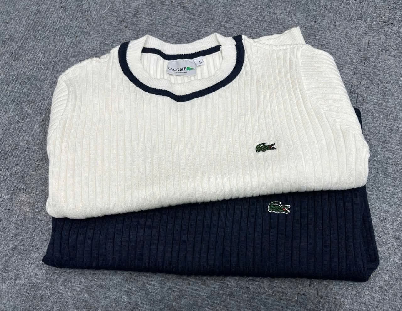áo len cộc tay kẻ viền lacoste