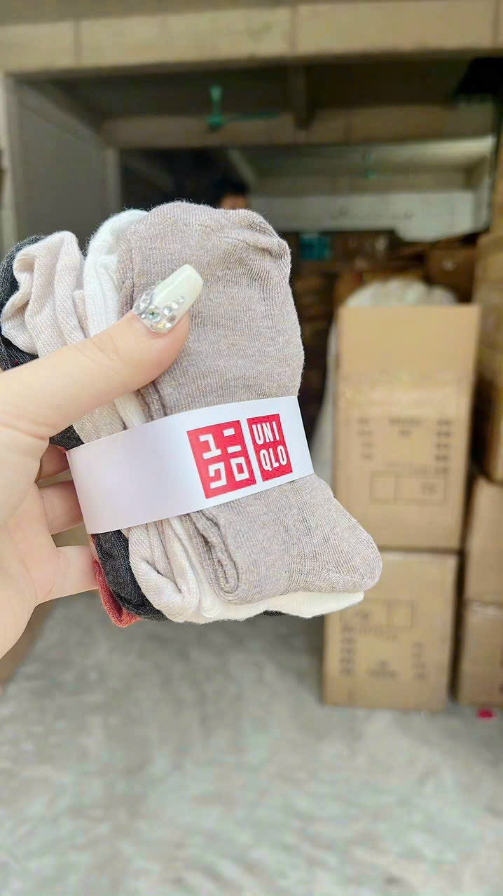 Set 5 đôi tất nữ UNIQLO kèm túi giấy