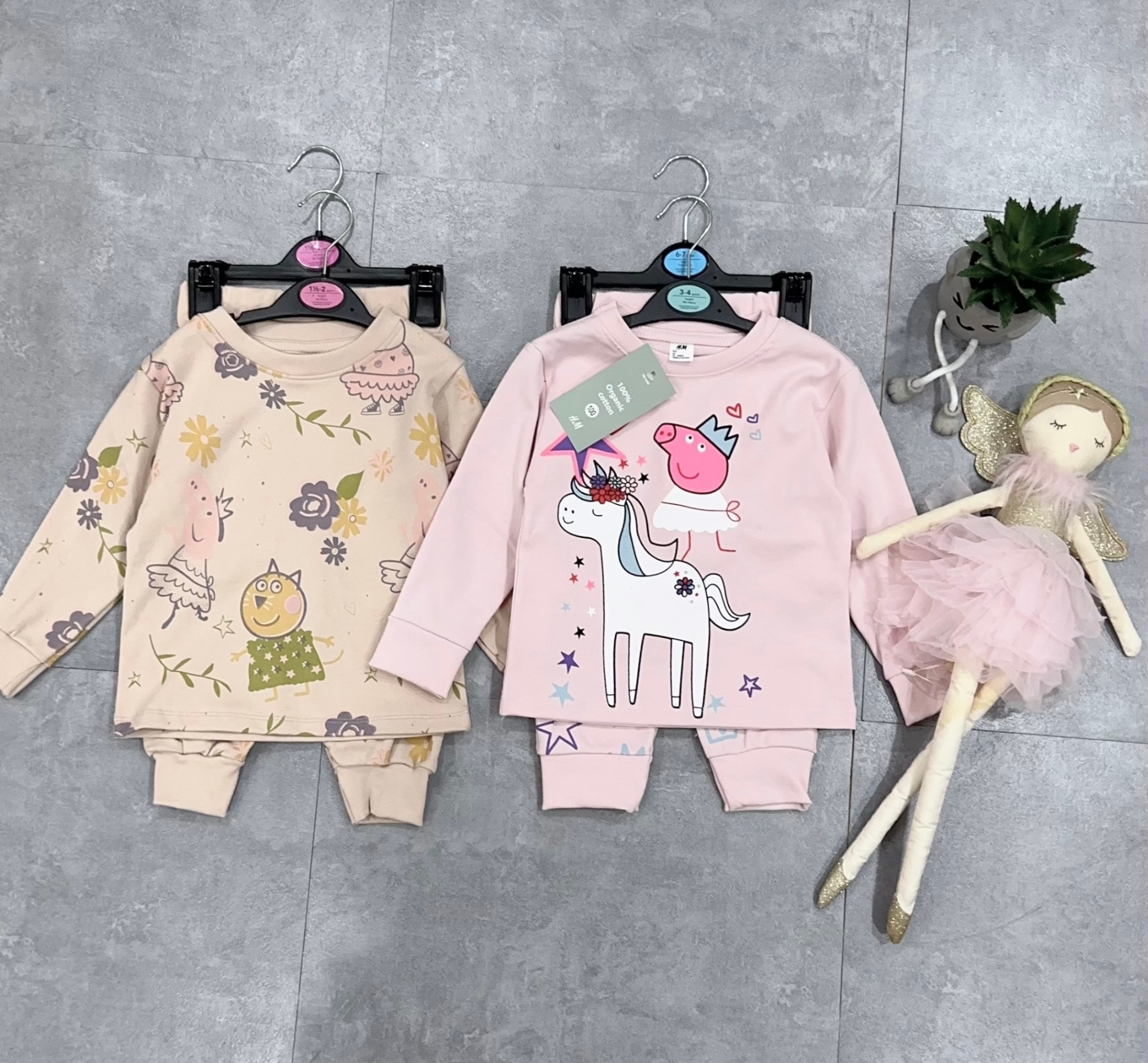 Set 2 bộ hoạt hình Peppa Hồng Be