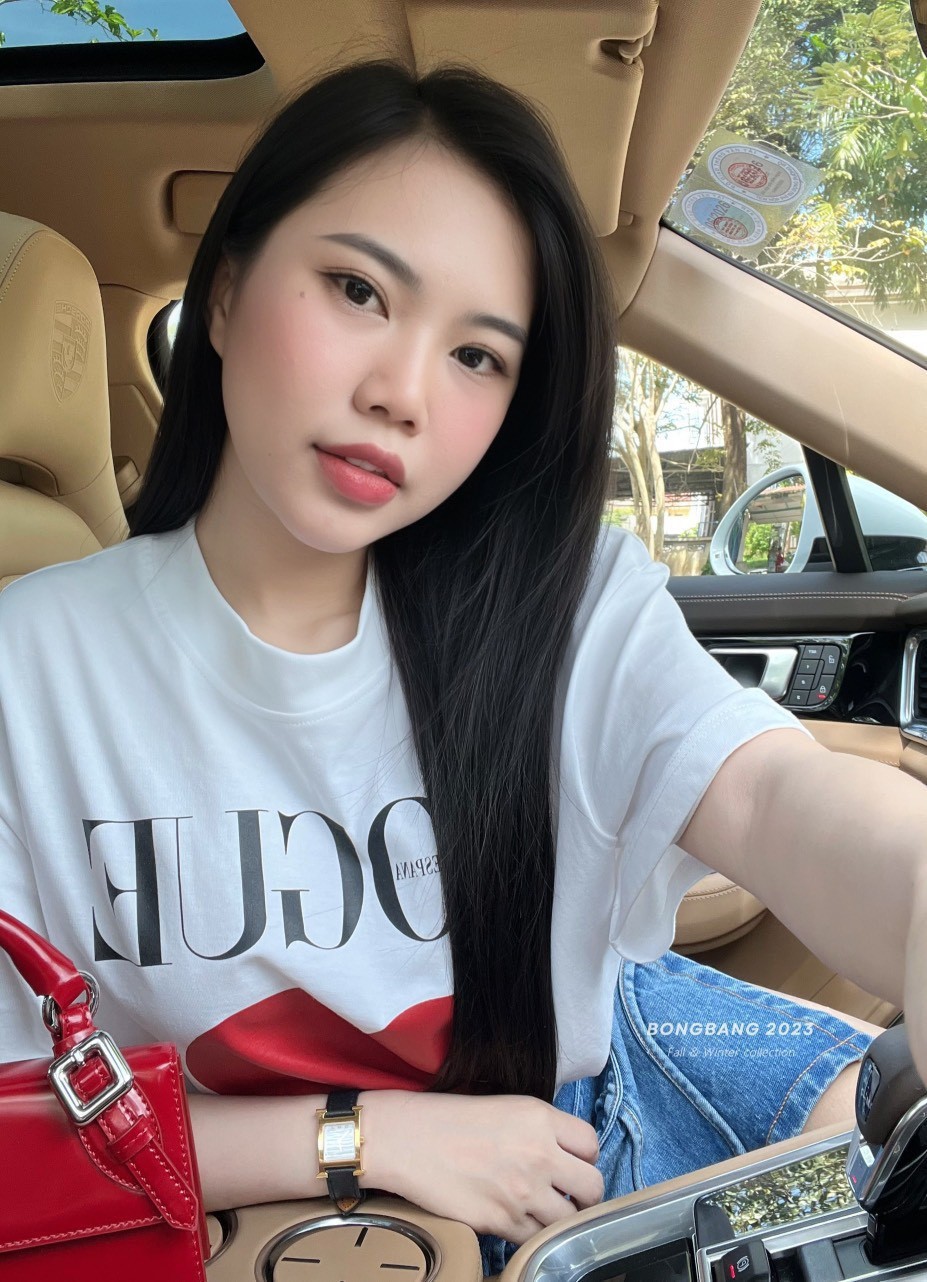 Áo phông trắng tim đỏ VOGUE