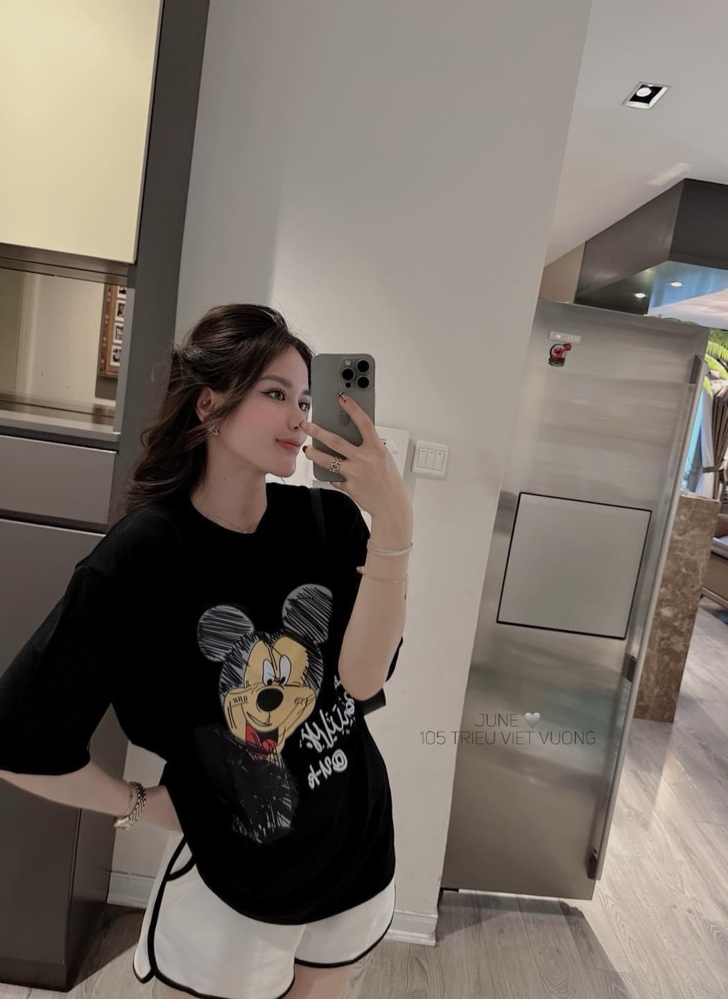 Sét Bộ Đùi Mickey Đen Quần Trắng