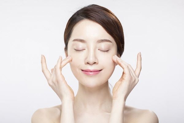 CÁC BƯỚC TRANG ĐIỂM NÀNG MỚI BẮT ĐẦU TẬP MAKEUP