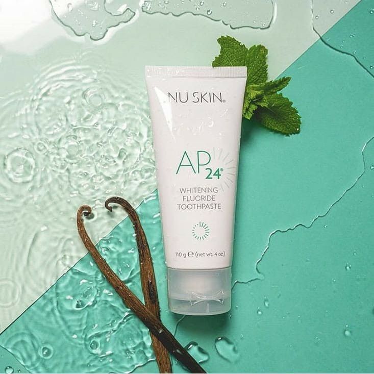 Kem Đánh Răng Trắng Sáng Whitening Fluoride Toothpaste AP24