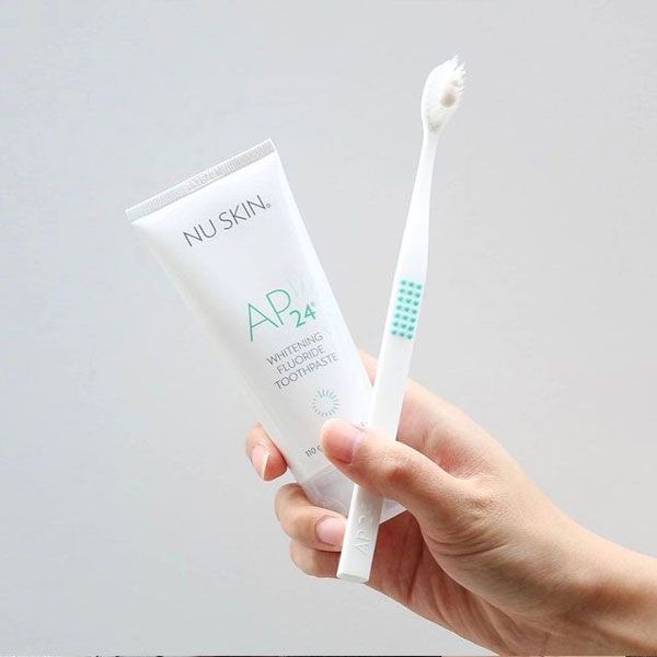 Kem Đánh Răng Trắng Sáng Whitening Fluoride Toothpaste AP24