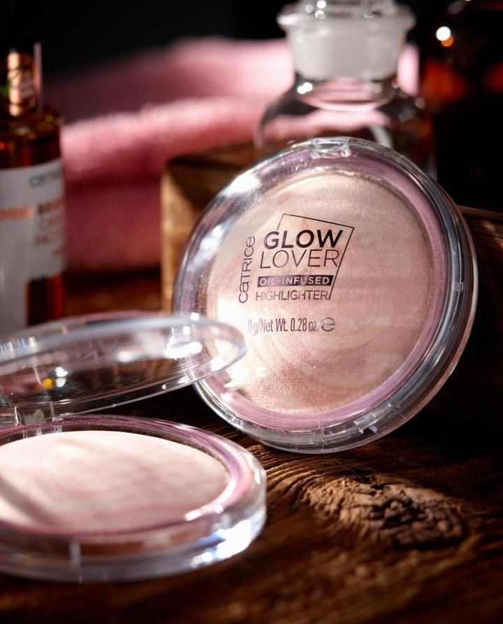 Phấn bắt sáng Catrice High Glow