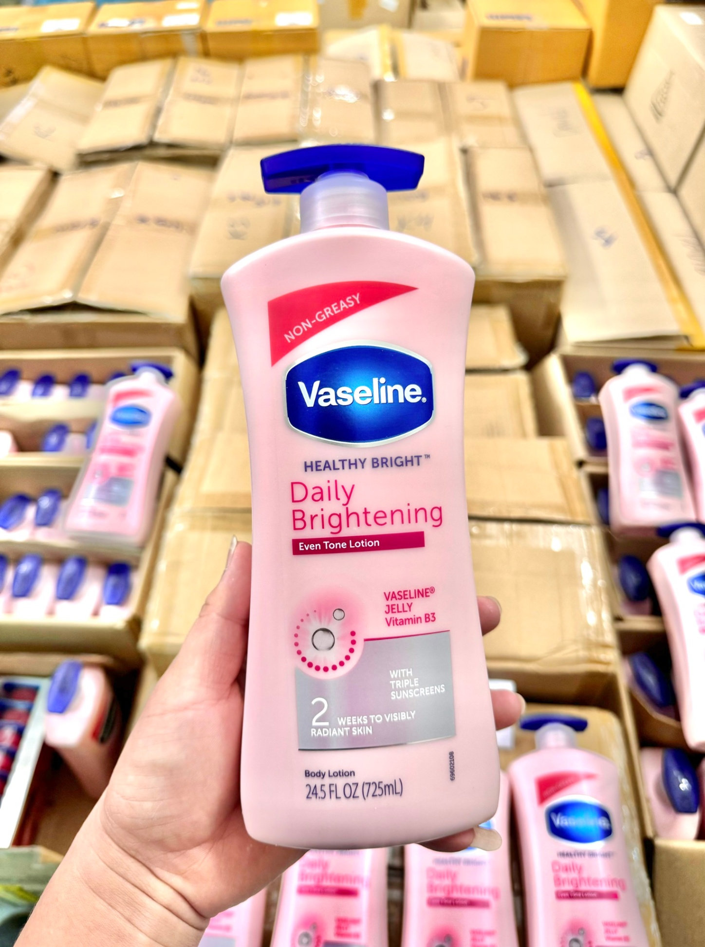 Sữa dưỡng thể Vaseline Healthy Bright Daily Brightening 725ml