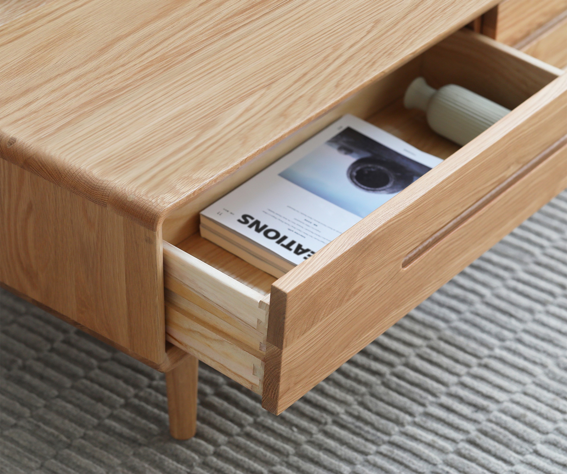 Decor-can-ho-voi-Wood-Coffee-Table-4.jpg