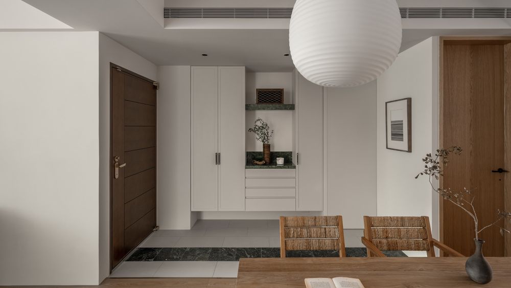Can-ho-chung-cu-120m2-thiet-ke-phong-cach-Wabi-Sabi-hien-dai-1.jpg?v=1776602490