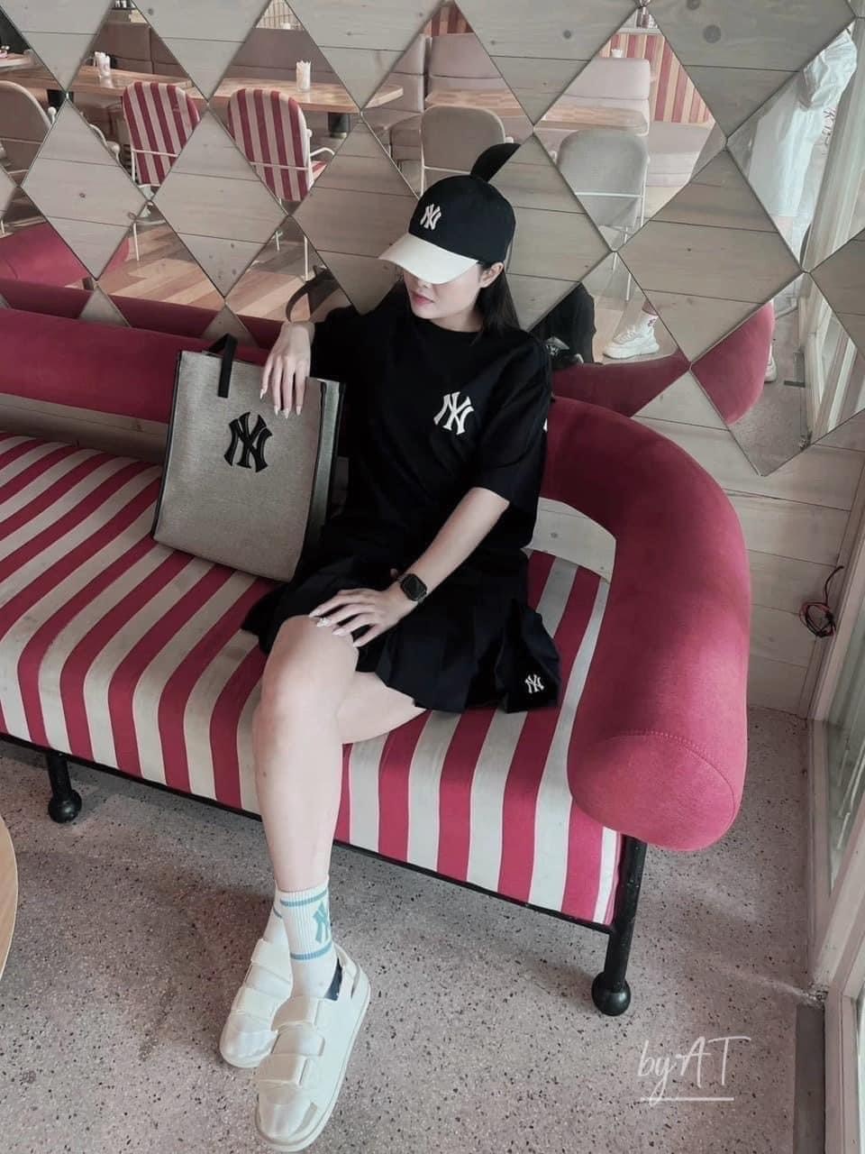 Bộ NY đen chân váy