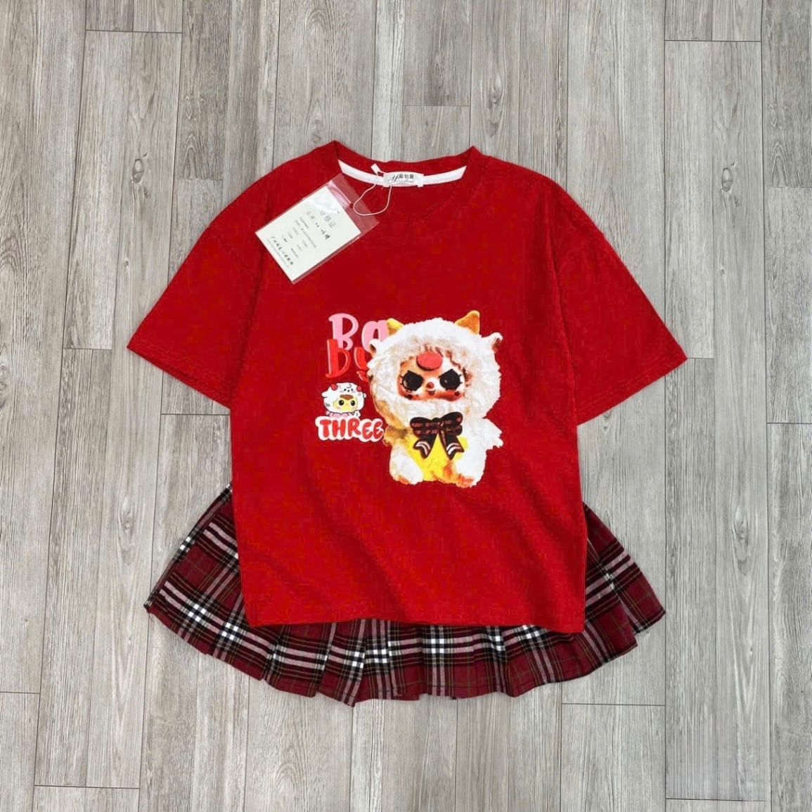 Bộ áo đỏ babythree chân váy kẻ đỏ bé gái