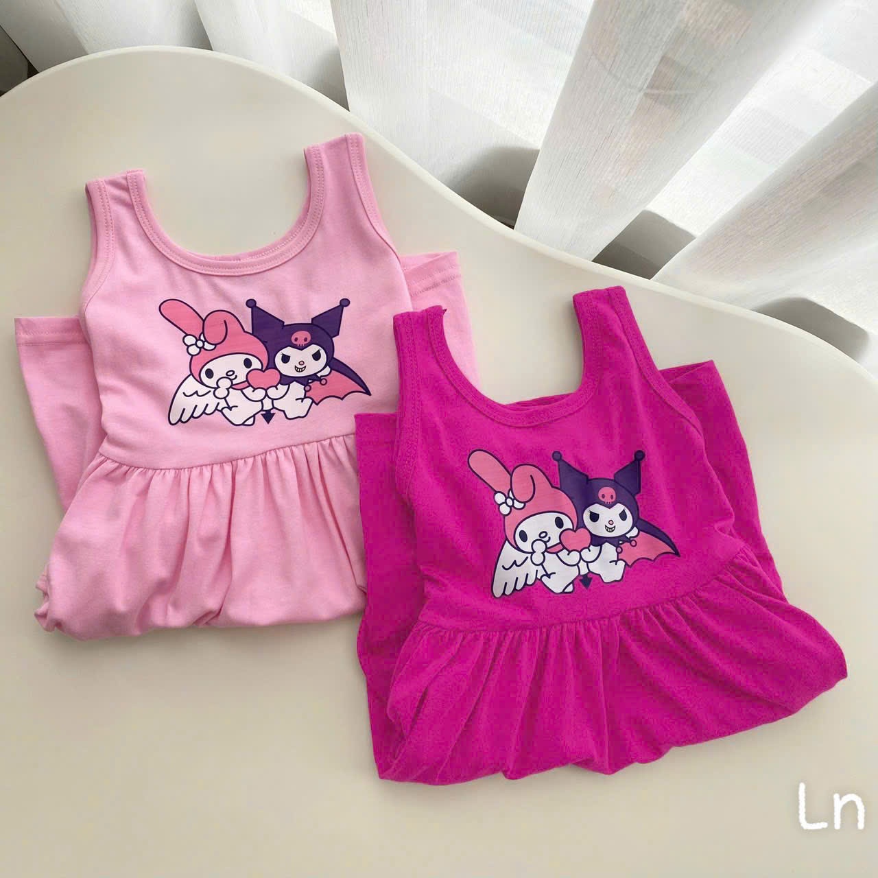 Set 2 váy kurumi sát nách màu hồng bé gái