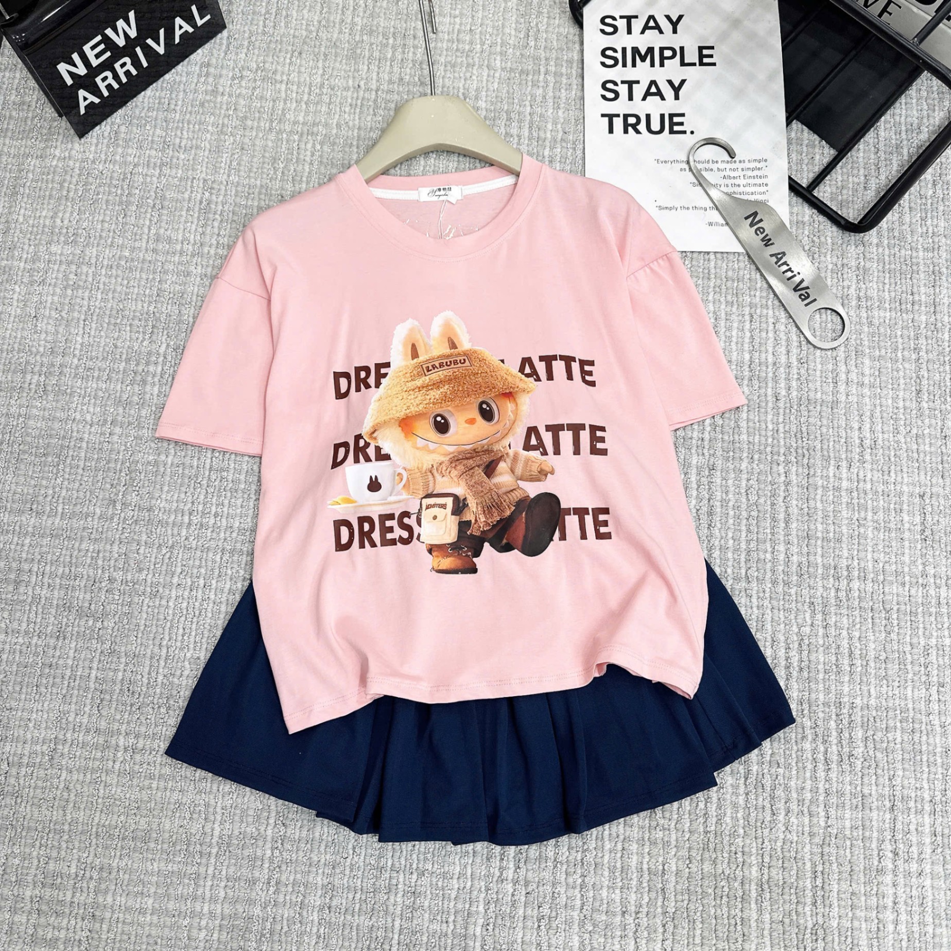 Bộ labubu dress latte áo hồng chân váy xếp ly than bé gái