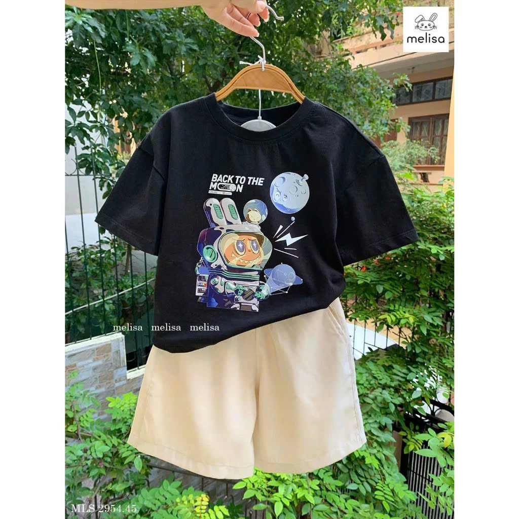 Bộ labubu phi hành gia back to the moon áo đen quần kaki trắng bé trai