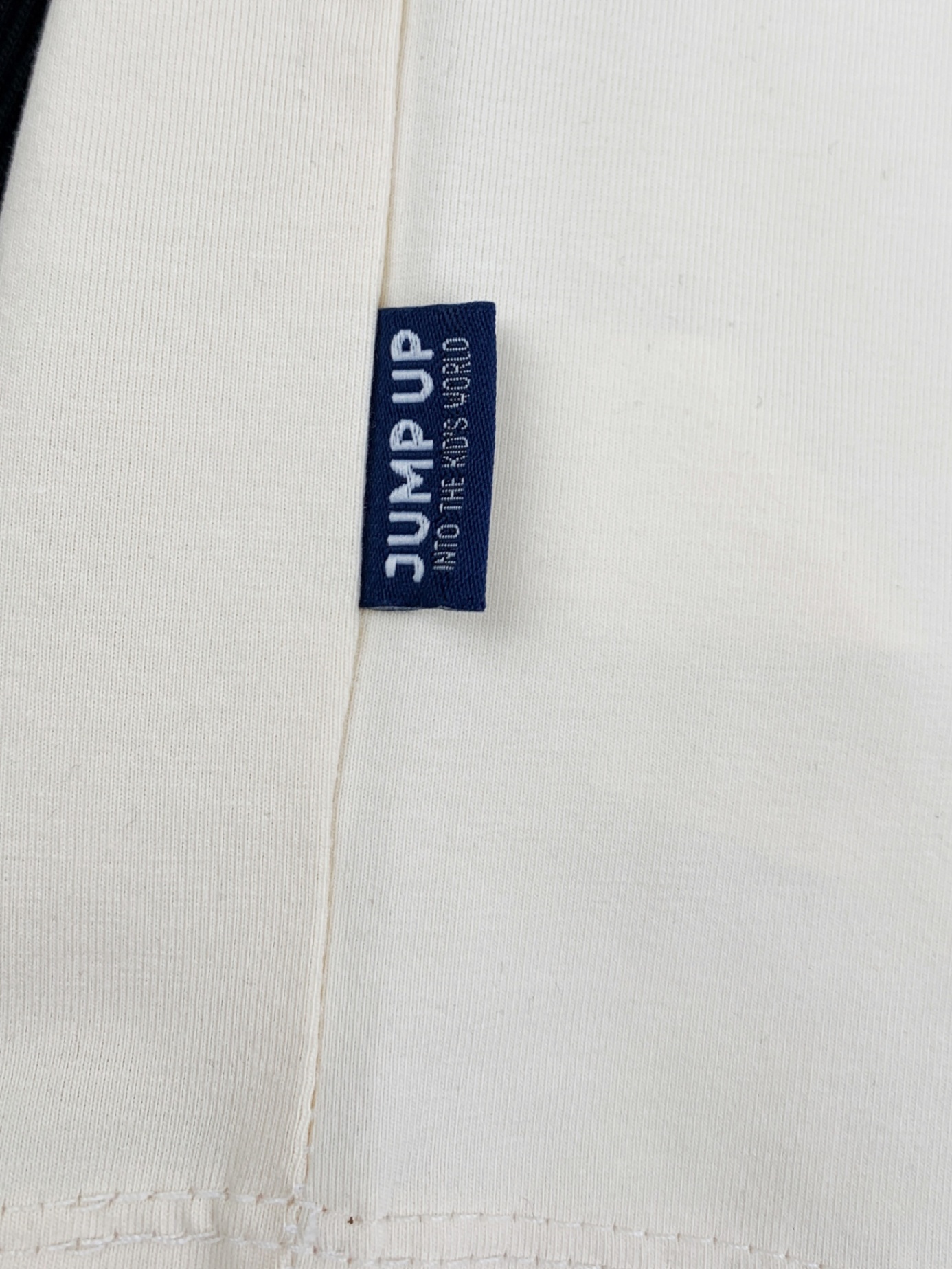 Áo polo màu be phối tay xanh than
