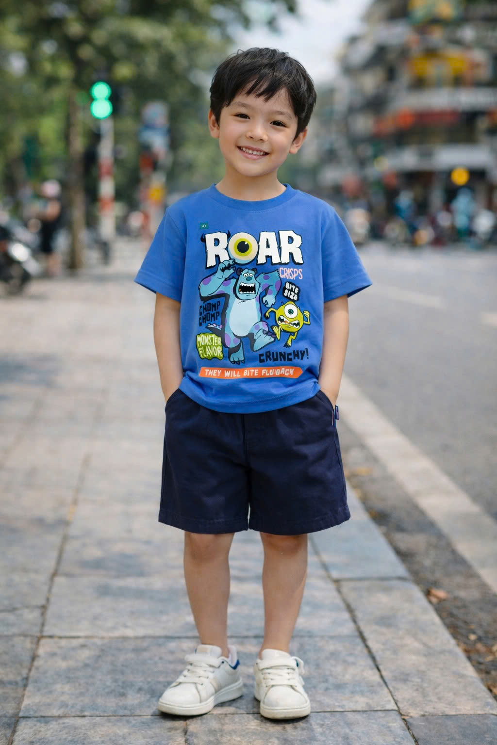 B9-Áo xanh cổ tròn và quần xanh than