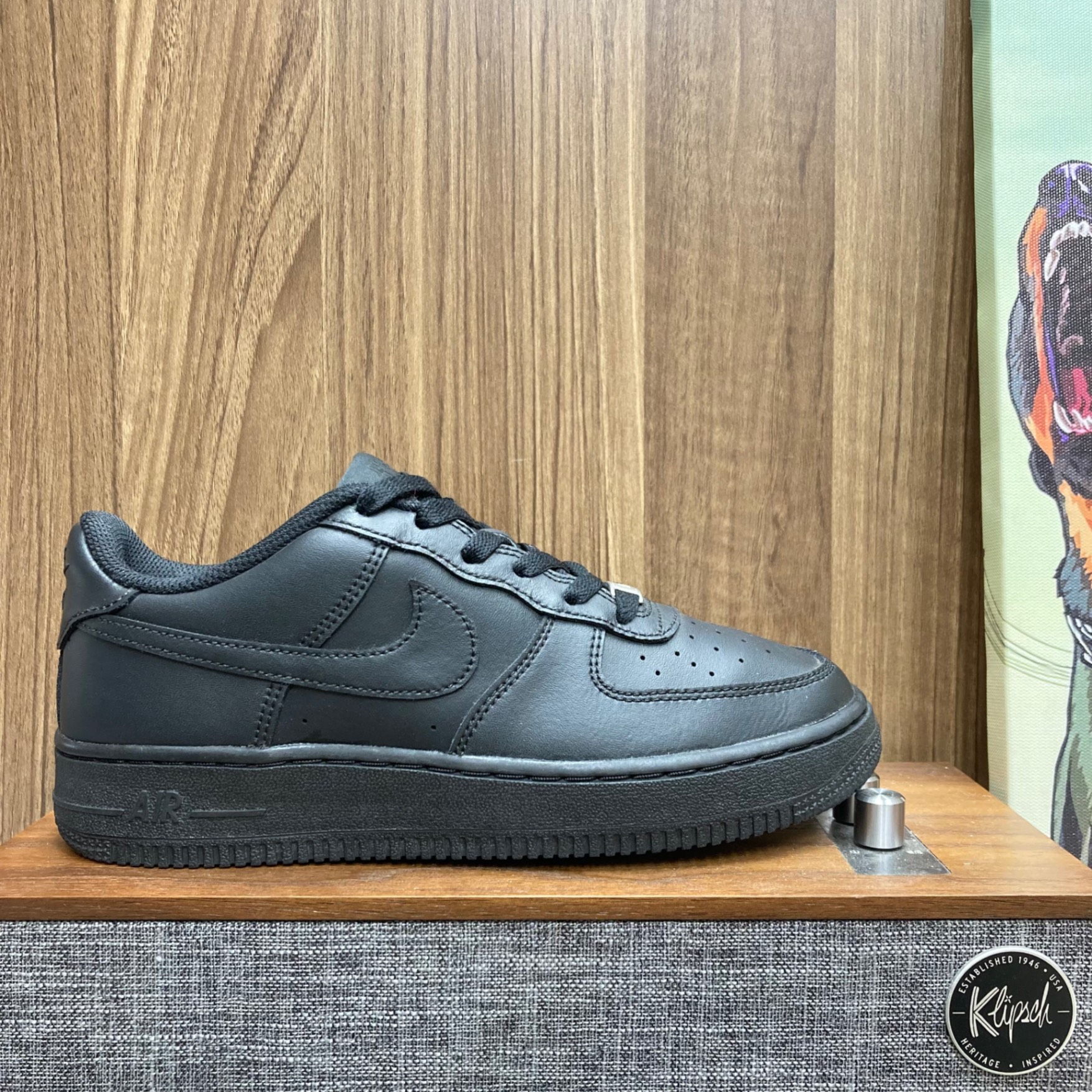 AF1 Low Triple Black size 37.5